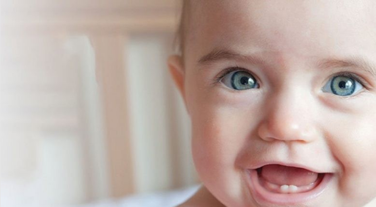 ظهور أسنان الطفل موعدها ومراحلها وأهم خطوات العناية بها
